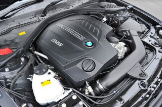 BMW 3シリーズグランツーリスモ エンジン画像