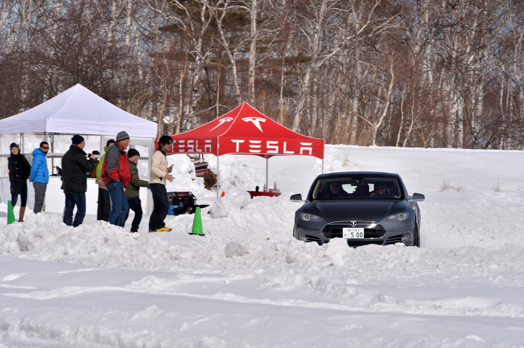 テスラ・モデルS 雪上試乗撮影