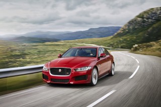 9/8に発表されたミドルクラスセダン「XE」も来年の早い段階での投入を検討しているとマグナス・ハンソンJLRJ社長いう