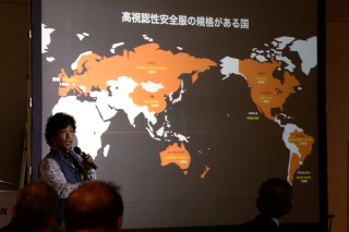 日本高視認性安全服研究所(JAVISA)の吉井秀雄さんは高視認性安全服着用の重要性を説く