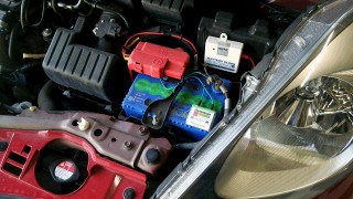 コンパクトカーなど、最近のクルマでバッテリーを搭載するスペースはあまり余裕がない