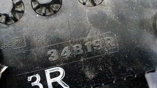 トヨタ86の純正バッテリーは34B19R。1.3Lのホンダ・フィットと同サイズ