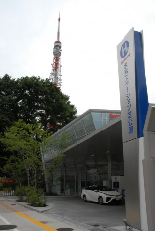  CARトップ編集部からほど近い、東京都港区にあるイワタニの芝公園水素ステーション。常設のステーションでこれまで平日の9:00〜17:00が営業時間だったが、土曜日の9:00〜13:00の営業も開始した 