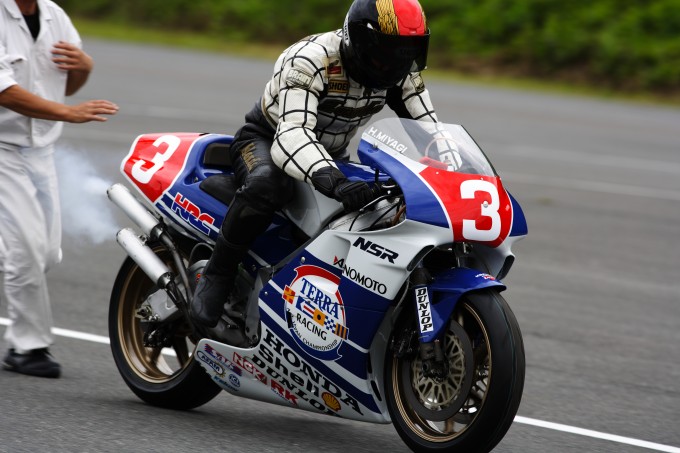 動画 宮城光が駆った19年ホンダnsr500と本人の全開走行 自動車情報 ニュース Web Cartop