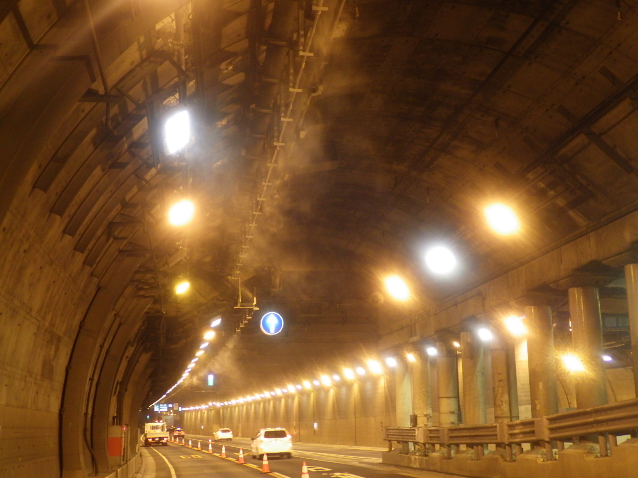 首都高速 山手トンネルに舞う謎の 霧 の正体は 自動車情報 ニュース Web Cartop