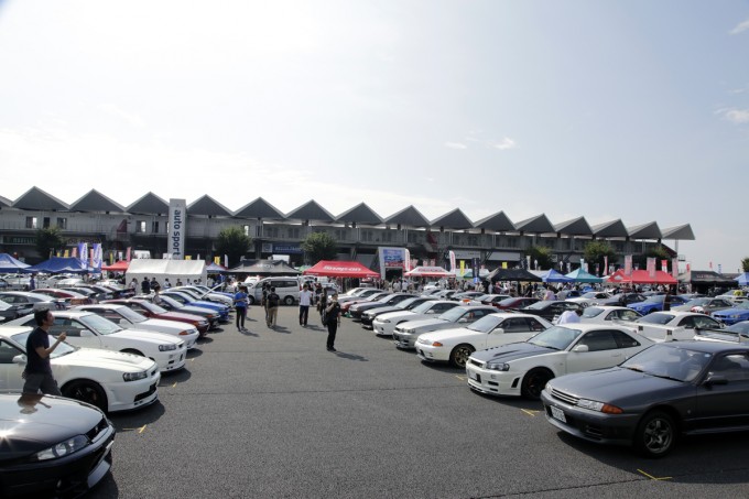 愛車撮影会に参加した188台のほか、会場のイベント広場にはGT-Rに精通するメーカー/ショップ67社がブースを出展。当日は全国各地から2,000台を越えるGT-Rが富士に集結!