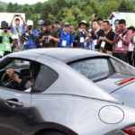【画像】世界に１台だけの「マツダMX-5 RF」をロードスターオーナーの前で公開！ 〜 画像9