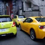 [XaCARブログ] 八丁堀の路地裏に、ポップな黄色のスポーティな3台