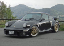 あの「ブラックバード仕様」ポルシェ911ターボに1万4980円で乗れる！