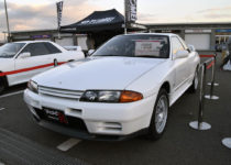 【超ド級のお宝】なんと走行10kmの新車のR32スカイラインGT-Rが登場！