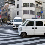 【画像】左折の列の合間に割り込んでくる対向車線からの右折はアリ？ 〜 画像6