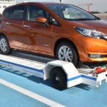 【画像】【日産追浜工場で実用化】無人のリーフが完成車を運ぶ！ 〜 画像5