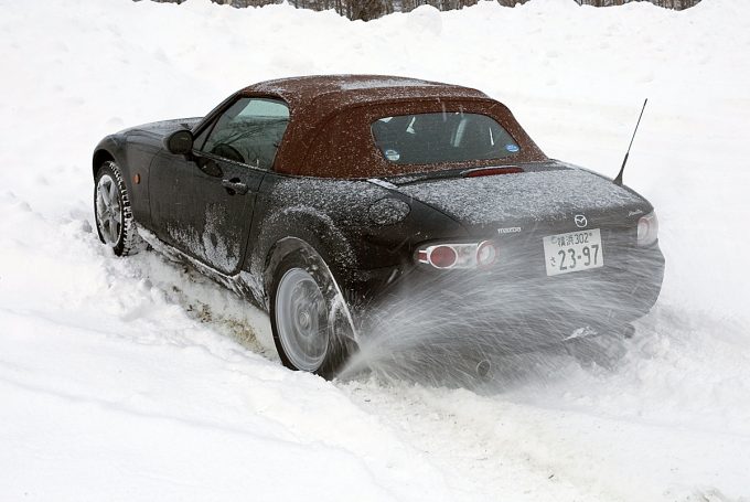 憶えておいて損はない 雪道でスタックしたときの脱出方法とは 自動車情報 ニュース Web Cartop