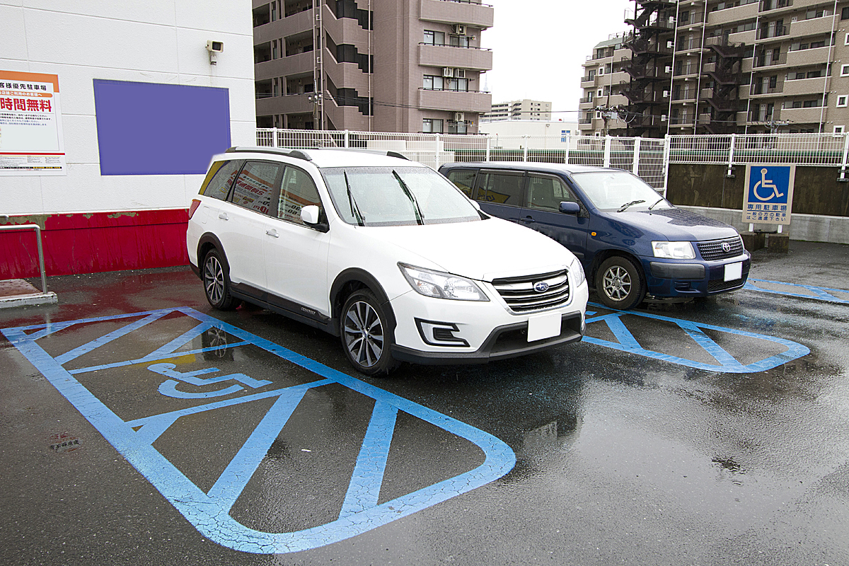 駐車場の車いすマークのエリアは誰が利用すべきか 自動車情報 ニュース Web Cartop