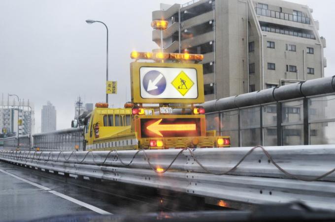 意外と知らない 赤 青 緑 黄 紫など回転灯の色の意味とは 自動車情報 ニュース Web Cartop