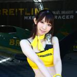 【画像】飛行機と美女の共演！　レッドブルエアレースのレースクイーン画像91点 〜 画像73