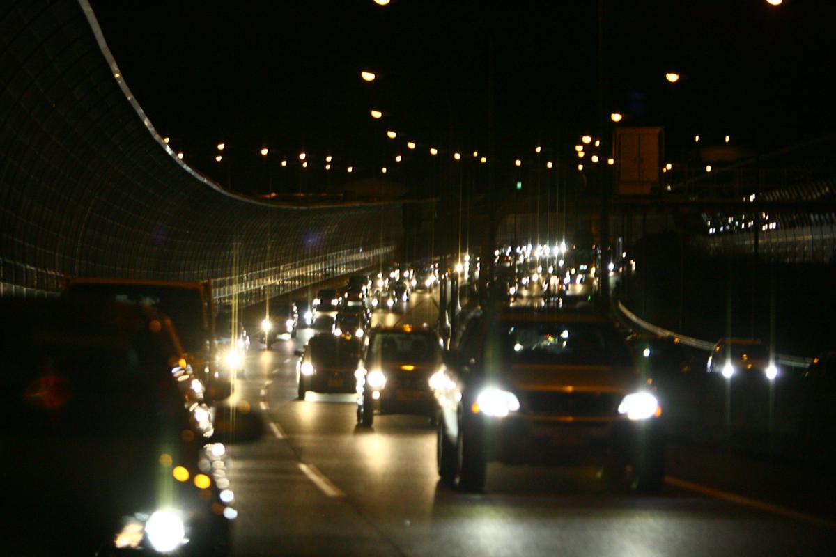 疑問 夜の渋滞中はヘッドライトを消したほうがいい 自動車情報 ニュース Web Cartop