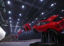 ジャガーの小型SUV「E-PACE」が世界初公開！　ロングジャンプのギネス世界記録を樹立