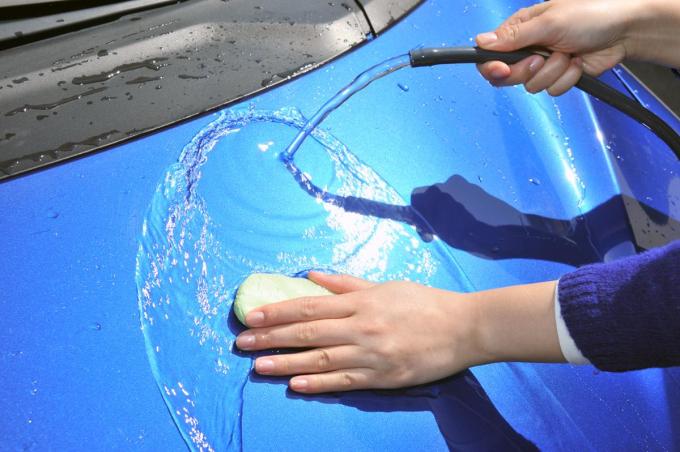 【意外と知らない】洗車に使う「粘土」って何？
