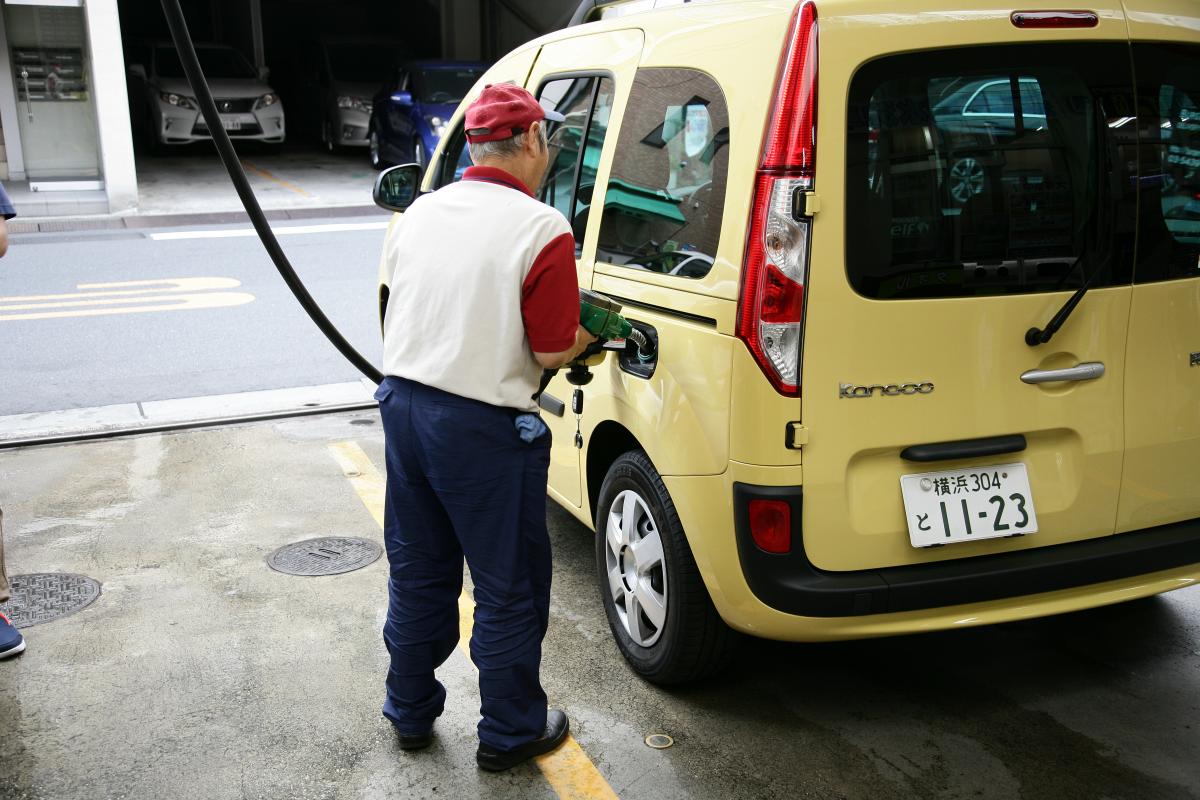 ガソリンスタンドの店員が静電気除去パッドに触れない理由とは 自動車情報 ニュース Web Cartop