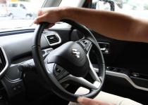 片手運転は違反行為なのか？