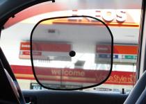 走行中の助手席横の窓へのサンシェード・カーテンなどはすべて違反！