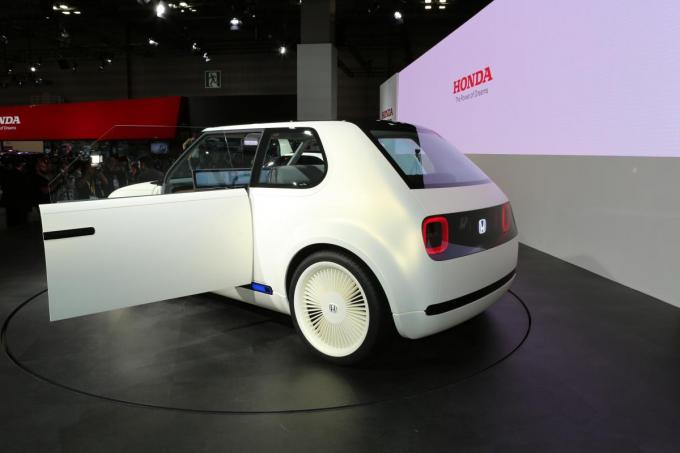 画像ギャラリー ホンダ Urban Ev Concept がスポーツイメージの 初代シビック をモチーフにした理由とは 画像3 自動車情報 ニュース Web Cartop