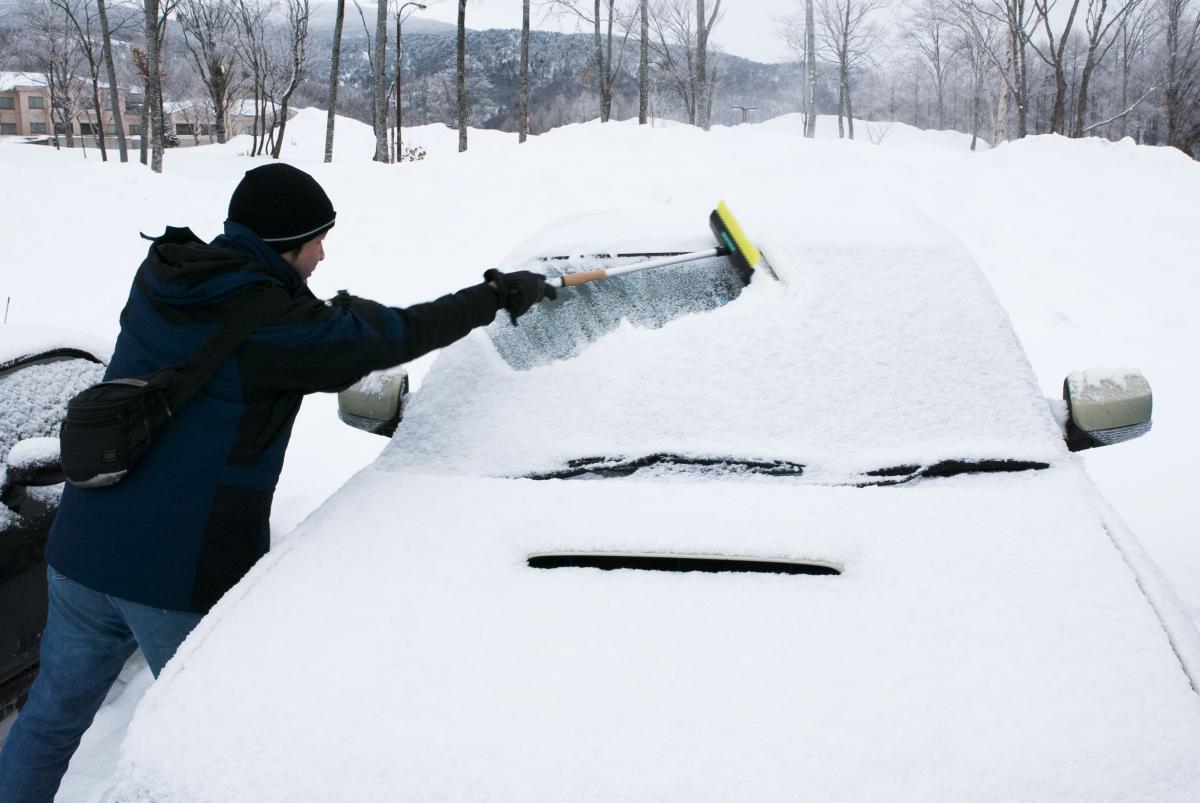 フロントガラスに雪 〜 画像1