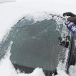 【画像】エアコンや熱湯で溶かすのはNG！　フロントガラスに積もった雪を効率よく除去する方法とは？ 〜 画像2