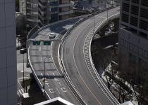 日本で速度無制限は不可能！　どんなに真っ直ぐでも120km/hが上限の設計速度とは
