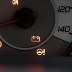 【画像】オイル警告灯があるのにエンジンにスティック状のオイルゲージがある理由とは？ 〜 画像2
