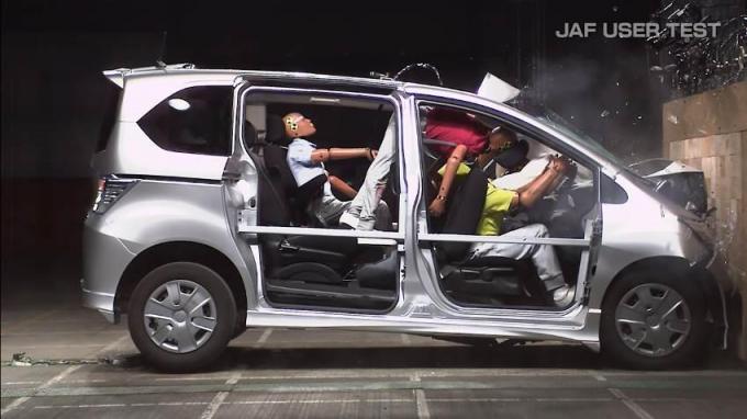 一般道では後席の約6割が未装着……　JAFが日本全国のシートベルト着用率を公表
