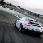 【画像】【試乗】まわりのクルマが止まって見える！　ポルシェ911 GT2 RSの速さは瞬間移動のよう 〜 画像269