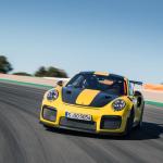 【試乗】まわりのクルマが止まって見える！　ポルシェ911 GT2 RSの速さは瞬間移動のよう