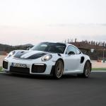 【画像】【試乗】まわりのクルマが止まって見える！　ポルシェ911 GT2 RSの速さは瞬間移動のよう 〜 画像275