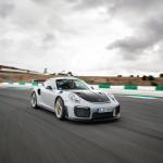 【画像】【試乗】まわりのクルマが止まって見える！　ポルシェ911 GT2 RSの速さは瞬間移動のよう 〜 画像141