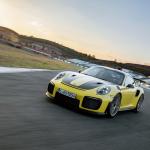 【画像】【試乗】まわりのクルマが止まって見える！　ポルシェ911 GT2 RSの速さは瞬間移動のよう 〜 画像46