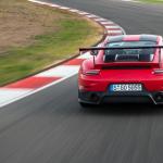 【画像】【試乗】まわりのクルマが止まって見える！　ポルシェ911 GT2 RSの速さは瞬間移動のよう 〜 画像356