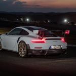 【画像】【試乗】まわりのクルマが止まって見える！　ポルシェ911 GT2 RSの速さは瞬間移動のよう 〜 画像298