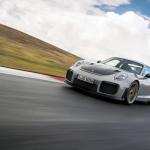 【画像】【試乗】まわりのクルマが止まって見える！　ポルシェ911 GT2 RSの速さは瞬間移動のよう 〜 画像202