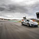 【画像】【試乗】まわりのクルマが止まって見える！　ポルシェ911 GT2 RSの速さは瞬間移動のよう 〜 画像276