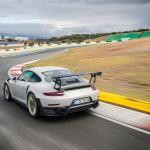 【画像】【試乗】まわりのクルマが止まって見える！　ポルシェ911 GT2 RSの速さは瞬間移動のよう 〜 画像286