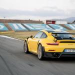 【画像】【試乗】まわりのクルマが止まって見える！　ポルシェ911 GT2 RSの速さは瞬間移動のよう 〜 画像67