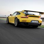 【画像】【試乗】まわりのクルマが止まって見える！　ポルシェ911 GT2 RSの速さは瞬間移動のよう 〜 画像70