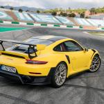 【画像】【試乗】まわりのクルマが止まって見える！　ポルシェ911 GT2 RSの速さは瞬間移動のよう 〜 画像2