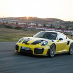 【画像】【試乗】まわりのクルマが止まって見える！　ポルシェ911 GT2 RSの速さは瞬間移動のよう 〜 画像103