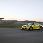 【画像】【試乗】まわりのクルマが止まって見える！　ポルシェ911 GT2 RSの速さは瞬間移動のよう 〜 画像105