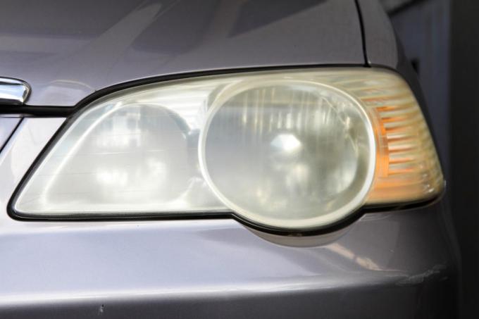 長年乗ったクルマのヘッドライトが暗い場合の対処法とは 自動車情報 ニュース Web Cartop