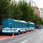 【画像】大型パトカー？　護送車？　街で見かける「青と白のバス」の正体とは 〜 画像2