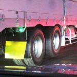 【画像】高速走行中のトラックの「タイヤが浮いている」ことがあるのはなぜ？ 〜 画像4